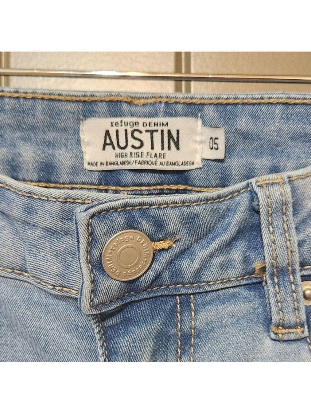 Refuge Denim High Rise Flare AUSTIN Jeans Medium Wash Faded Denim - Picture 3 of 12